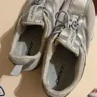 حذاء رياضي DKNY
