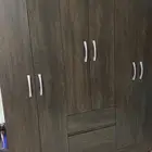 خزانة الملابس دولاب