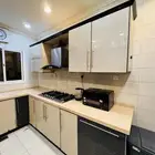 مطبخ كامل كبير خشب و رخام مع بوتاجاز و فرن