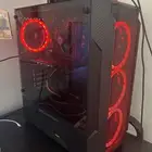 بي سي قيمينق مع شاشه وماوس وكيبورد