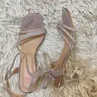 صندل كعب مميز للبيع (استخدام مرة واحدة)