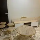 طاوله تلفزيون نضيفه وطاولات خدمه