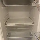 ثلاجة صغيرة نظيفة