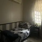 طقم سرير و كمدينة للبيع