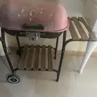 شواية بعجل وفيها طاولة