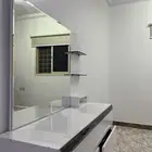 دولاب للبيع مع التسريحة اثنين كبيدينه