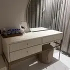 تسريحه مع طاولات تلفزيون