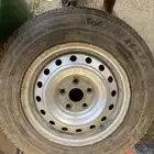 جنوط هايلوكس أصلي. عمود هايلوكس مع الشيال
