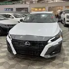 نيسان التيما 2026استاندر الألوان المتوفرة رمادي وأبيض