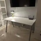 طاولة مكتب او طعام بيضا