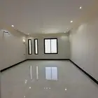للبيع شقه دور ثاني بمدخل مستقل ودرج خاص قرب جميع الخدمات