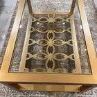طاولة مع خدمه
