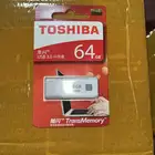 فلاش ميموري توشيبا للبيع مساحة 64 جيجا .