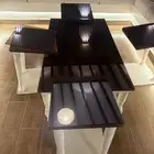 طقم طاولات خشب بني محروق بزجاج