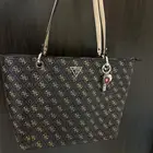 شنطة guess مستعملة