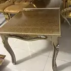 اثاث طاولات وكراسي