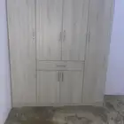 اثاث دولاب ثلاث ابواب ورفوف