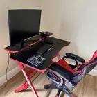 طاولة كمبيوتر مع كرسي gaming