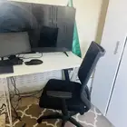 مكتب للبيع وكرسي للبيع