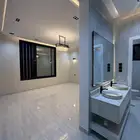 للبيع دور ثاني علوي بسطح خاص 6 غرف سعر 500 الف بحي الراقي