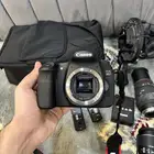 كاميرا كانون 60D مع معدات تصوير بسعر مناسب