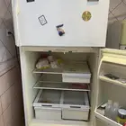 ثلاجة مع فريزر للبيع