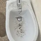 كرسي حمام صغير نظيف