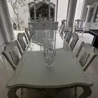 طقم اثاث مكون من طاوله طعام وبوفيه ودولاب اواني