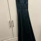 فستان زوجات لون زيتي طويل ربط من الخلف