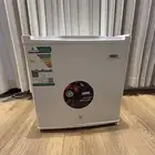 ثلاجه صغيره الحجم استعمال نظيف عمرها سنه
