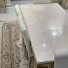 طاولة طعام مع طقم طاولات خدمه