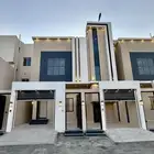 للبيع روف علوى بمدخل سياره مكون من 9 غرف بخميس مشيط