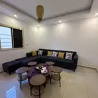كنب حرف L  . طاوله دائريه   شاشة تلفزيون  ثلاجه   غرفة نوم