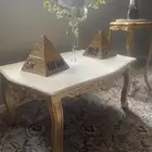 ثلاجة و تلفزيون و طاولة