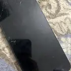 يشتغل بس الشاشه مكسوره