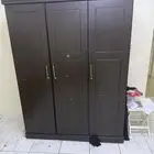 دولاب وتسريحة و3 كراسي وتربيزه