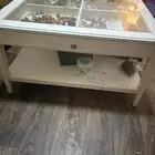 طاوله نظيفه مافيها ولا ولاشي