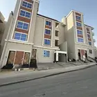 للبيع أدوار أرضيه بحوش وشقق علويه حي حطين مقابل مطار ابها