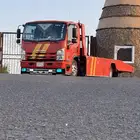 سطحه باتجاه الجنوب