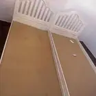 سرير لون ابيض نفر حبتين