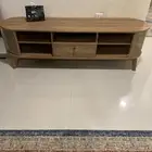 طاولة تلفزيون للبيع السريع ب100