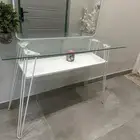 طاولة ومرايا شبه جديدة