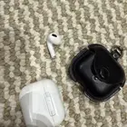 سماعة ابل ايربودز ( الجيل الثالث) يسار وعلبة الشخن