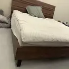 اثاث للبيع غرفة نوم وطاولة قهوة