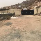 للإيجار حوش بداخله عدد 18 غرفة بمخطط الصيانة بالطائف