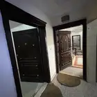 شقة روف 5 غرف موثثة مع سطح مستقل