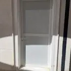 باب المنيوم ابيض ودريشه المنيوم ممتازة الباب مقاس