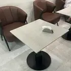 طاولات وكراسي