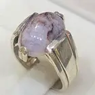 خاتم عقيق يمني بلون مميز ونادر. وتفصيل خاص عيار 925