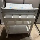 طاولة تغيير أطفال